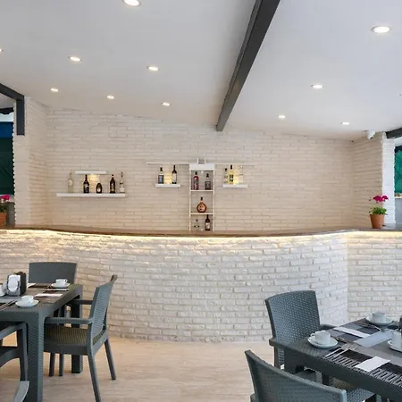 Perlo Hotel *